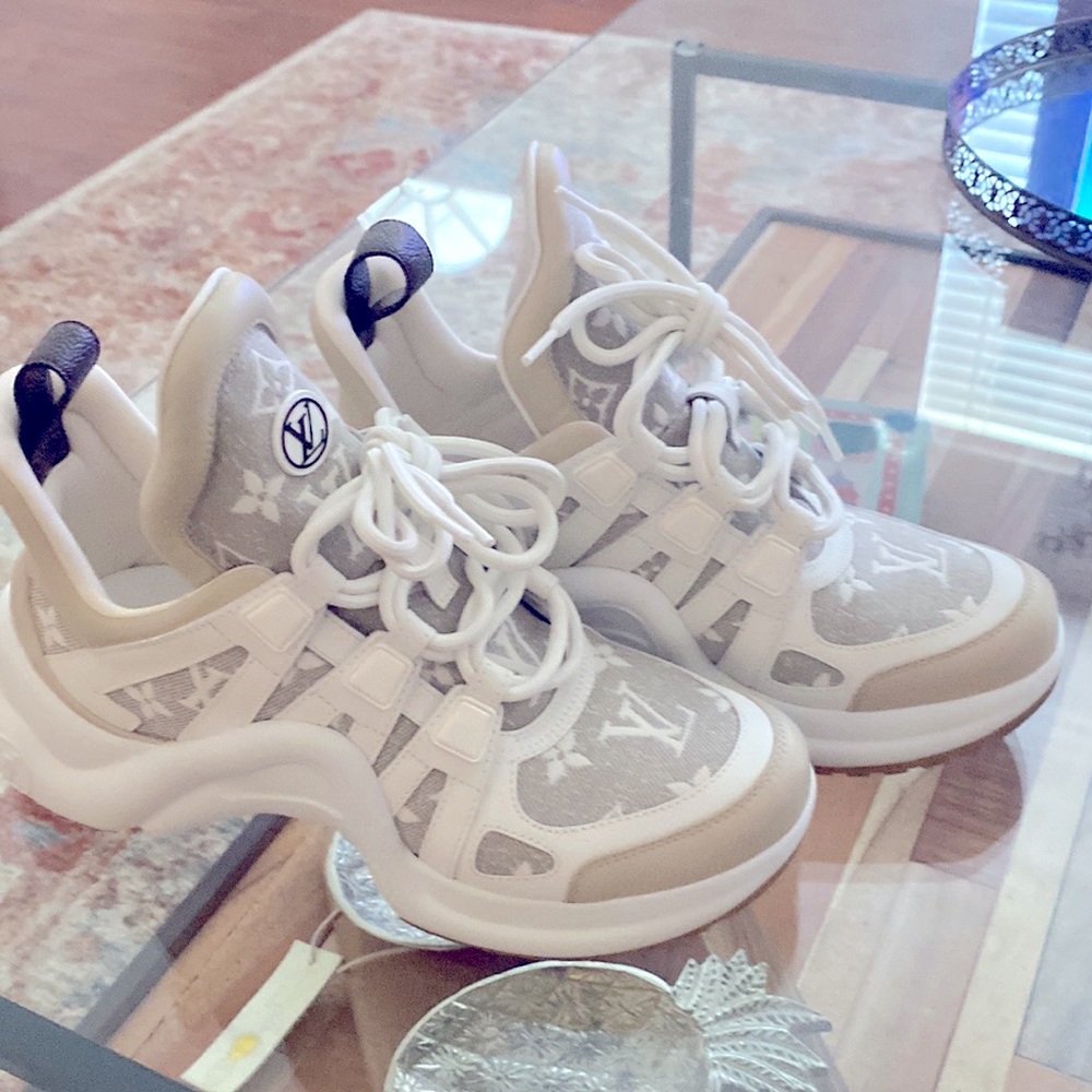 Shoes Louis Vuitton chunky sneaker size 37 , 7 US. , New with receipt..